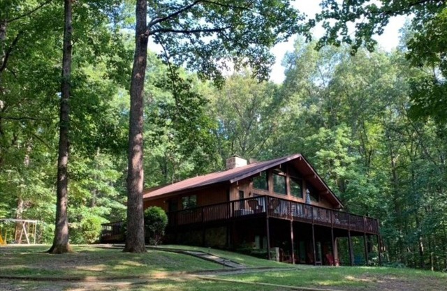 Maison au bord du lac avec crique isolée, quai en eau profonde, beaucoup d'espace