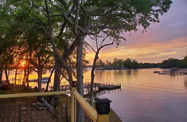 Lakefront Home with Saltwater Pool, Hot Tub, Firepit, Kayaks. Pet Friendly