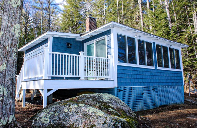 Lakefront home with a deck, gas grill, WiFi, dock & golf nearby