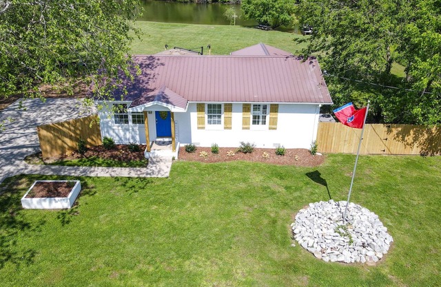 Tim's Ford Lakefront Home! Backyard is On the water!
