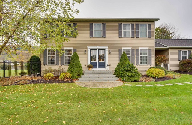 Lakefront Homer Abode w/ Patio & Backyard!