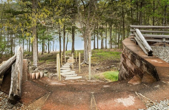 Lakefront! Hot Tub-Fire Pit, game room, paddle boards & canoe!