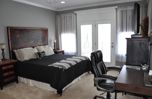 Lakefront king bed apt, close to Eastman, J1772 EV charger, boat slip. NO CHORES