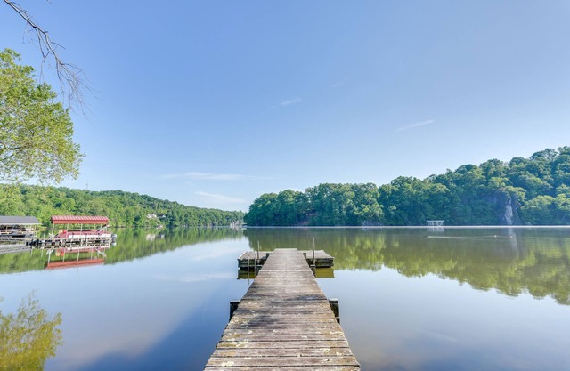 Lakefront Kingsport Home w/ Private Hot Tub!