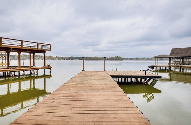 Lakefront Leesburg Home w/ Private Dock & Ramp!