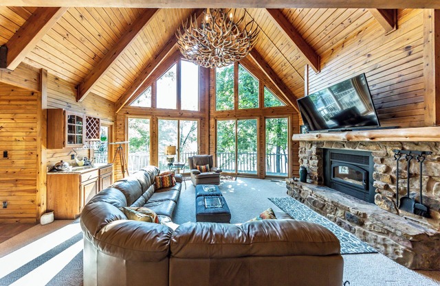 Lakefront Lodge on at Lake of Egypt Sleeps 12 MAX