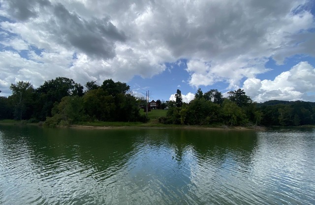 Lakefront log cabin on stunning Cherokee Lake!!