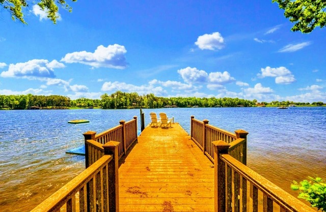 Lakefront Log Cabin at Lake Anna, Dock, Deck