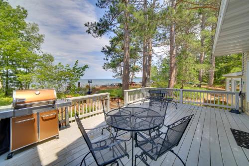Lakefront Lookout! Private Sand Beach on Superior