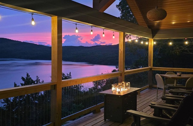 New Table Rock Lake Front Incredible Luxe King Bed