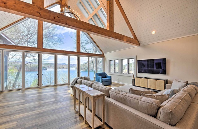 Lakefront Luxury w/ Views: Glenville Gem!