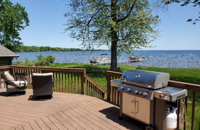 PRICE REDUCTION! Lakefront Luxury - Wonderful lodging nestled on the shore