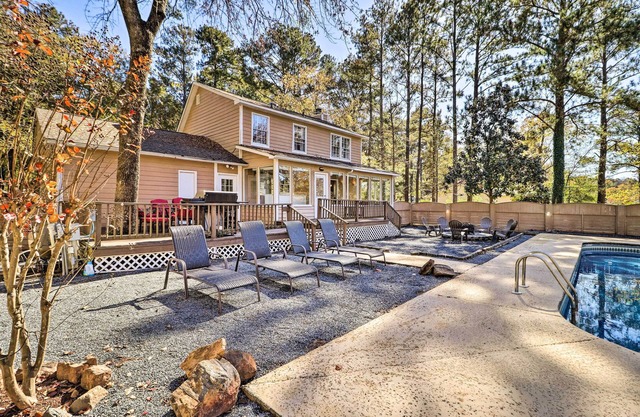 Lakefront Macon Home w/ Pool, Dock & Fishing!