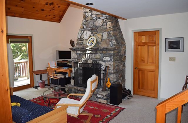 Maison moderne au bord du lac - intimité, terrasse, quai et cheminée pour 8 personnes