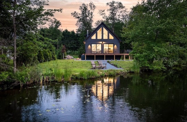 Lakefront Modern Chalet with Multiple King Beds