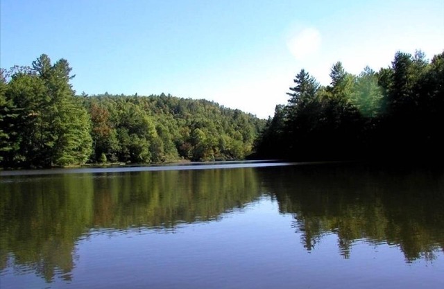 Lakefront Mountain Retreat - WiFi / Animaux / Piscine / Golf / Tennis