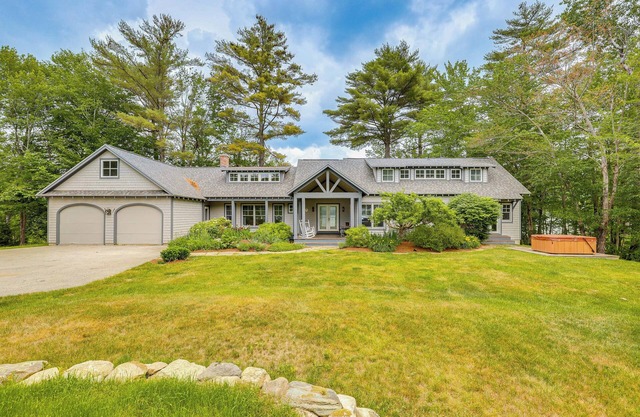 Lakefront New London Retreat w/ Dock & Hot Tub!