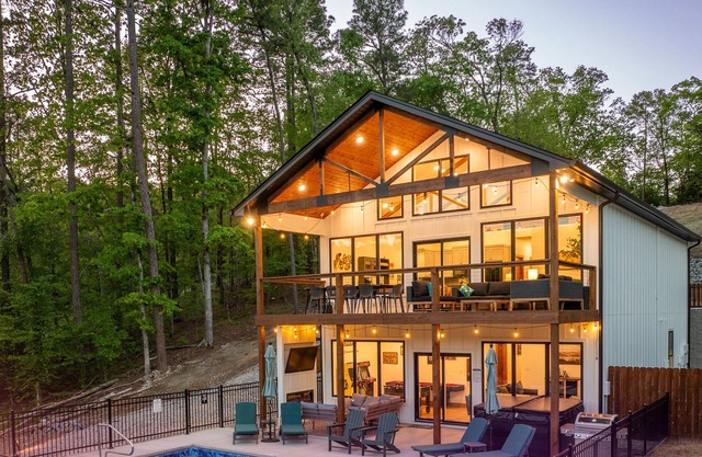 Lakefront Oasis: Pool, Hot Tub, Game Room & Dock!
