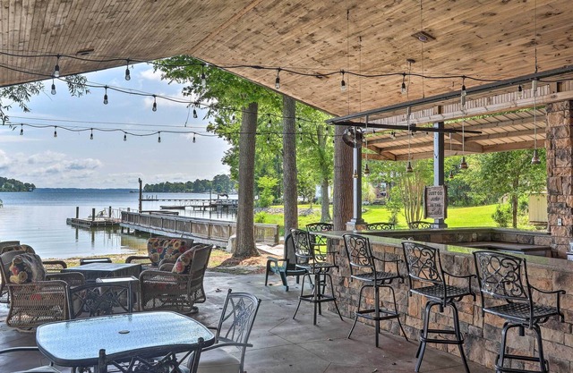 Lakefront Oasis with Hot Tub & Outdoor Kitchen!