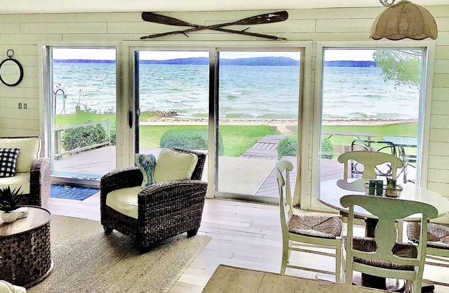 LAKEFRONT- sur le lac Big Platte - RETRAITE VINTAGE MODERNE COSY