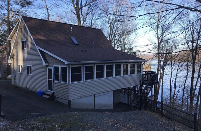 Bord de lac sur Wallenpaupak avec quai privé. Idéal pour les réunions de famille