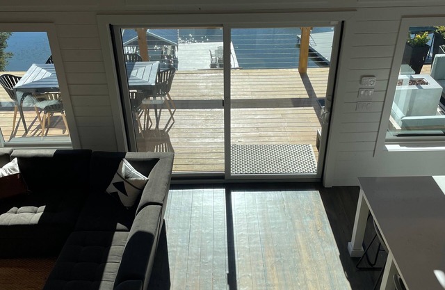 Lakefront Property - Minutes to Arc Encounter - Firepit & Dock