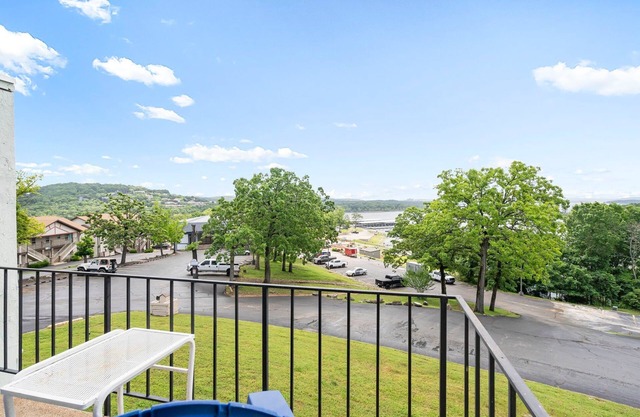 Lakefront Queen Suite, Outdoor Pools, Boat Slips