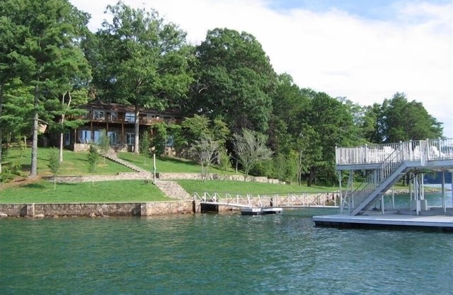 Location au bord du lac sur le lac Chatuge en eau profonde