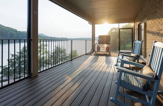 Lakefront Family Retreat in Mooresburg
