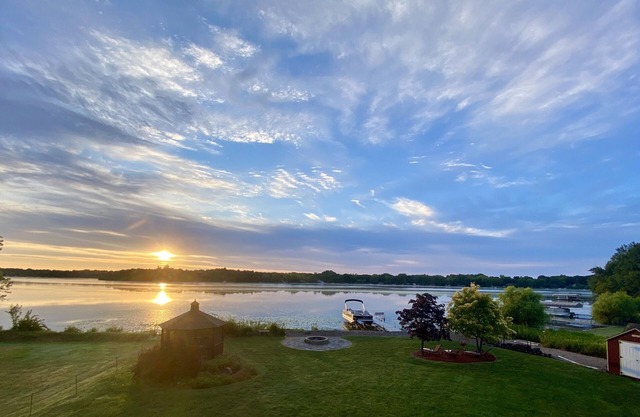Restez sur notre lac vierge - apportez votre bateau!
