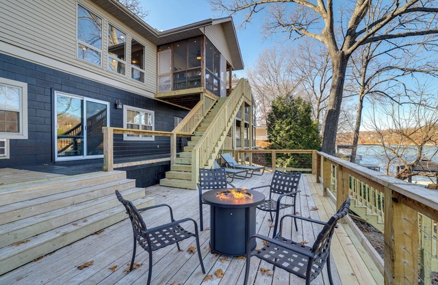 Lakefront Retreat w/ Game Room in Bella Vista!