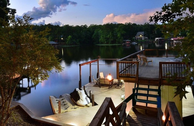 Lakefront Retreat on Lake Tillery – Cozy family Getaway with Dock & Scenic Views
