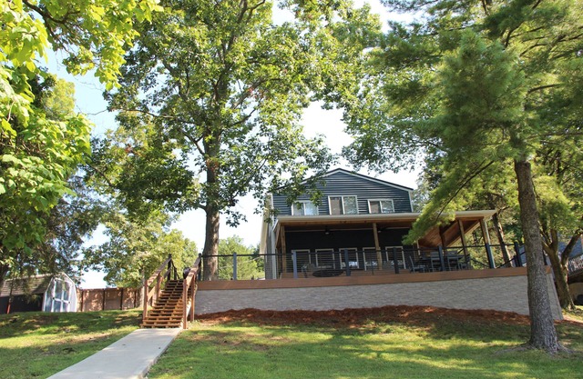 Lakefront Retreat, Private Dock, Sleeps 8, 11 min from Ark Encounter