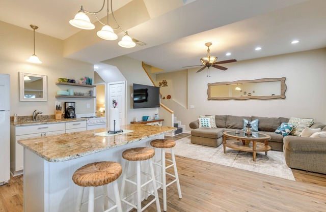 Lakefront Retreat w/ Dock, Patio & Grill in Bracey
