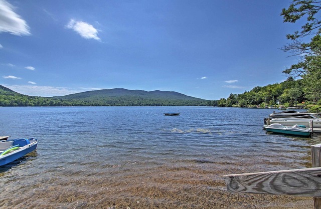 NOUVEAU! Rustic Lakefront Rumney Cabin w / Shared Dock!
