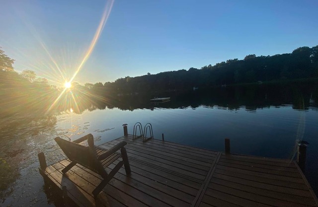 ECO-Isolé Boisé Maison privée LAKEFRONT-Hotub, 2 cheminées-90 min de Chicgo