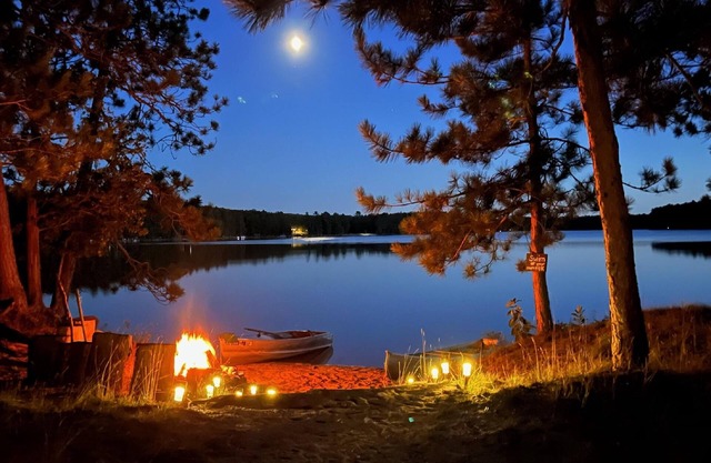 Belle Lakefront - Cottage semi rustique Guthrie Pines - privé 8 + acres - Nice