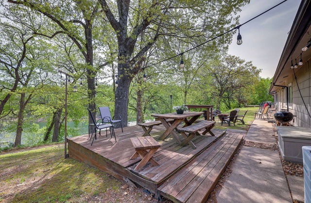 Lakefront Shell Knob Condo w/ Deck & Grill!