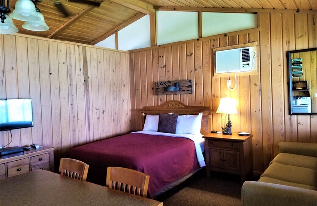 Lakefront Shoreline Cabin w/ On-Site Hot Tub and Dock to Enjoy!
