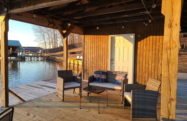 Lakefront Sinclair Daylight Dreamer, Bain bouillonnant, Rénové