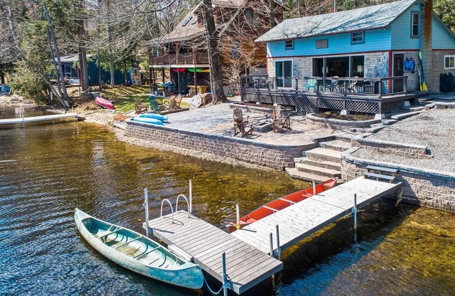 Beautiful Year-round Cottage on Lake Todd