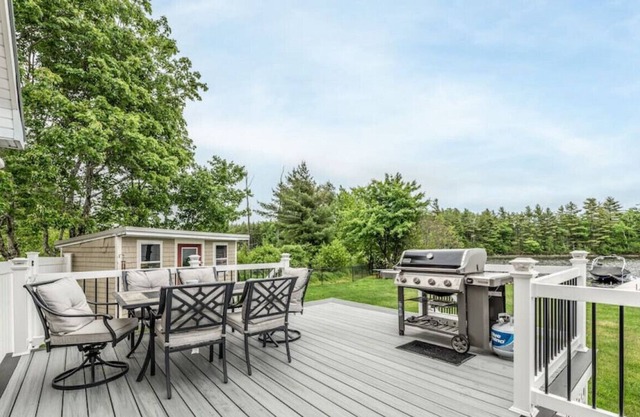 LAKEFRONT | SLEEPS 12 | BUNKHOUSE | PUSHAW LAKE