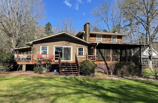 Lakefront on Lake Tillery: Swim floats , hammocks, fire pit, grill, yard games