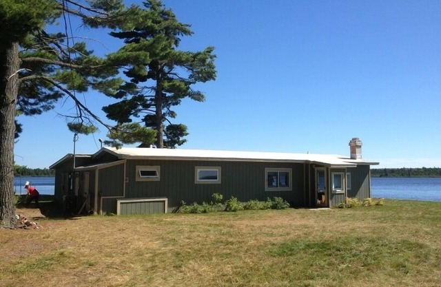 Lakefront Cottage au bout d'une route paisible
