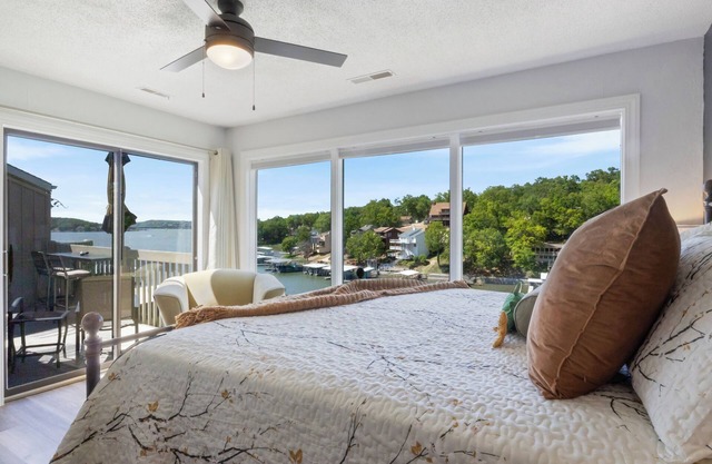 Refined 2BR/2BA Condo - 5 Star Stay - Fireplace - Desk - King & Queen Beds