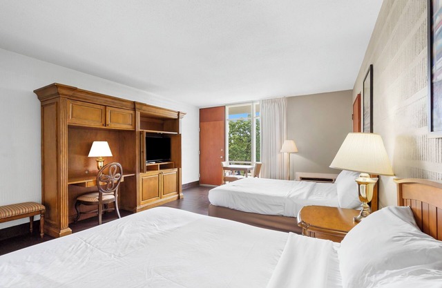 Lakefront Suite, Swim Up Bar, Reosrt Pools, Marina & Tiki Bar