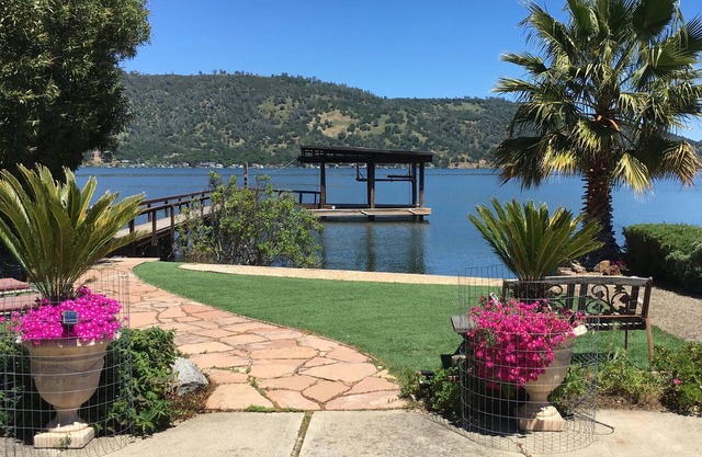 Lakefront Vacation Home, Plage privée, Dock, Table de billard, Baby-foot + Table de jeu