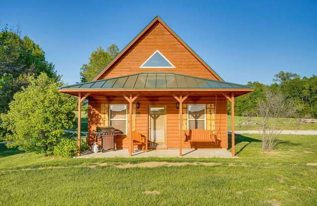 Lakefront Columbia Cabin w / Vues & Porch!
