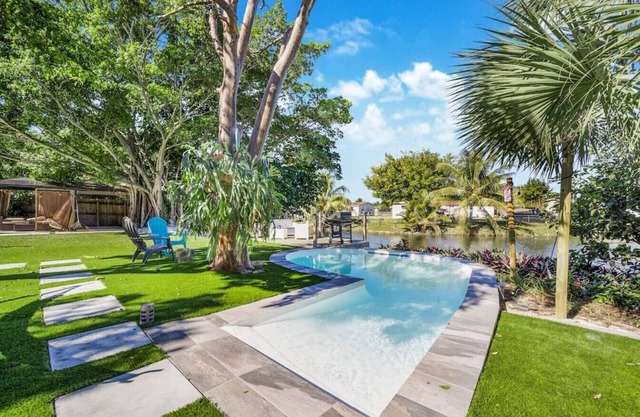 Lakefront Villa w/Pool & Hot Tub