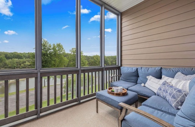 Lakefront w/ Indoor Hot Tub + Pool, 2 Kayaks!